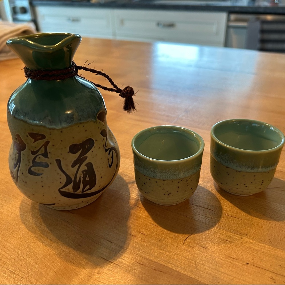 Saki set- one decanter with 2 cups